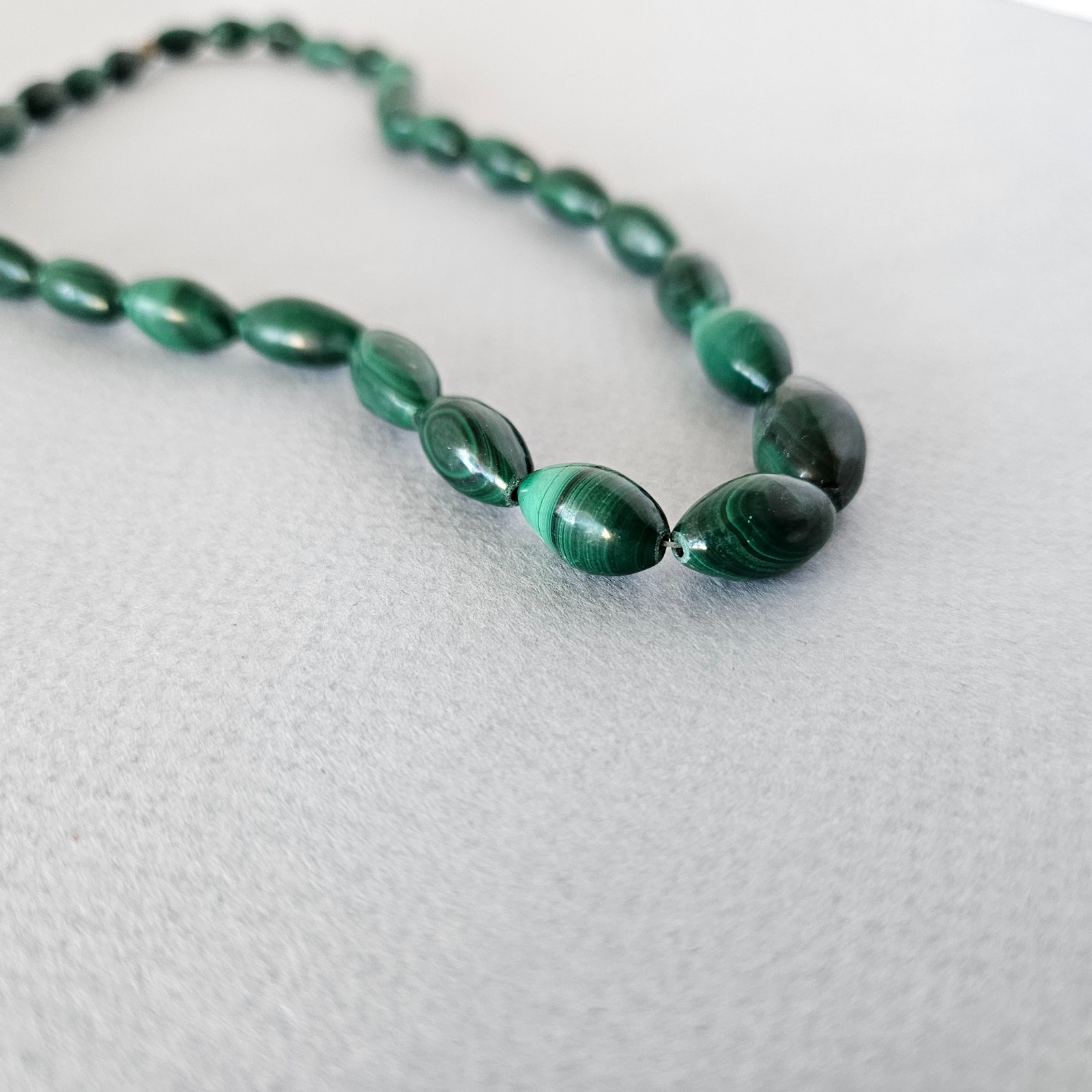 Vintage Green Malachite Oval Polished Knotted Beads Strand Necklace