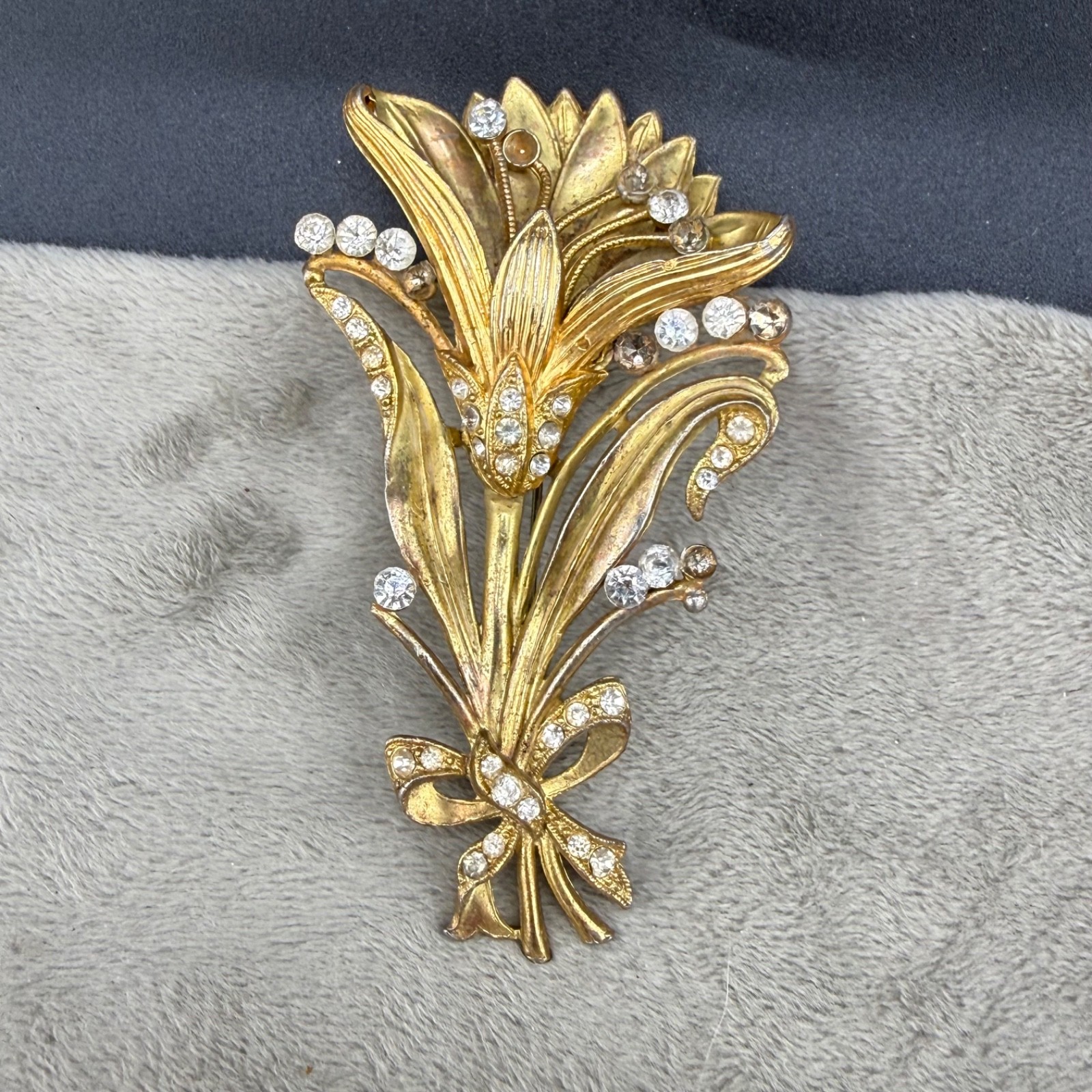 Vintage Pot Metal Rhinestone Brooch Gold Tone Flower READ