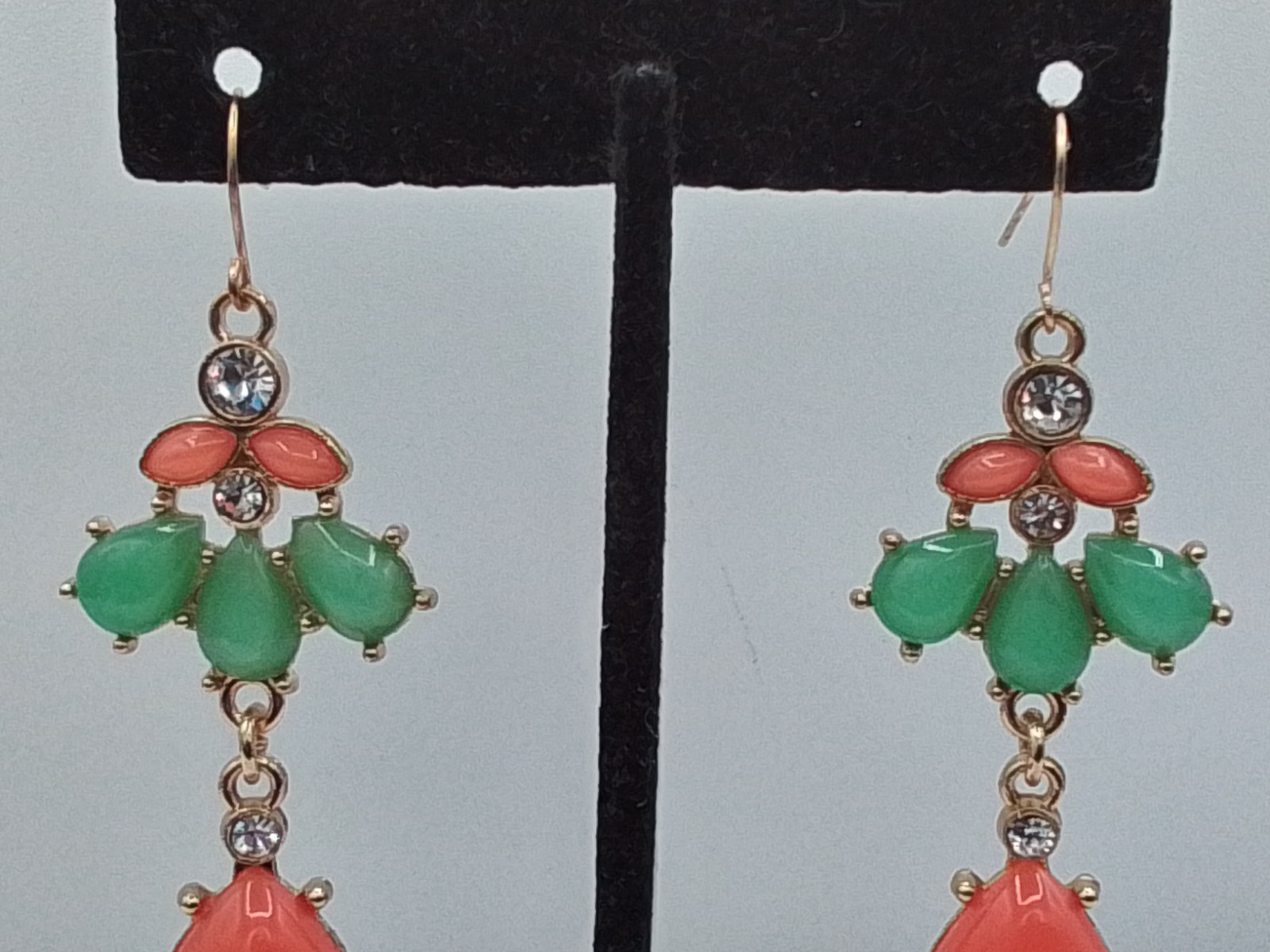 2.5″ DANGLE DROP FAUX JADE FAUX ORANGE CORAL RETRP HIPPY PIERCED EARRINGS VTG