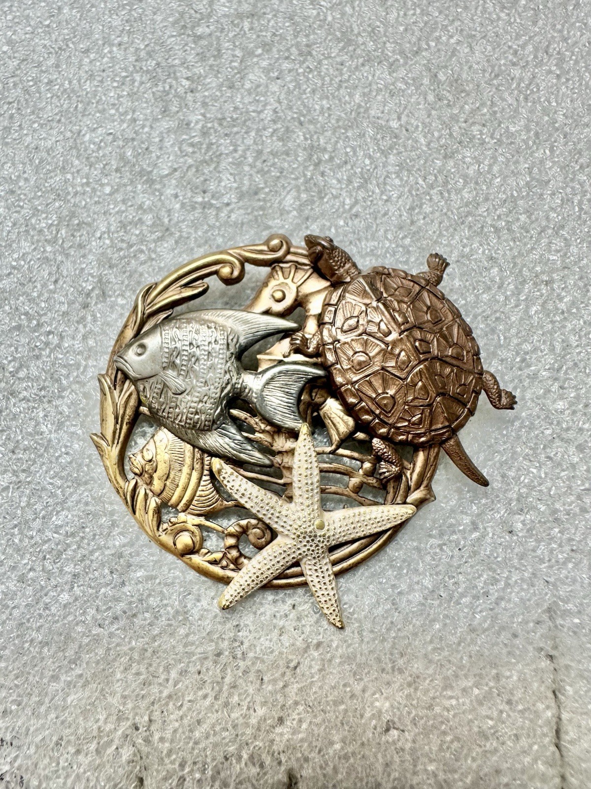 Vtg Mixed Metals Multi Layer Under Water OCEAN Creatures Brooch 2.25”