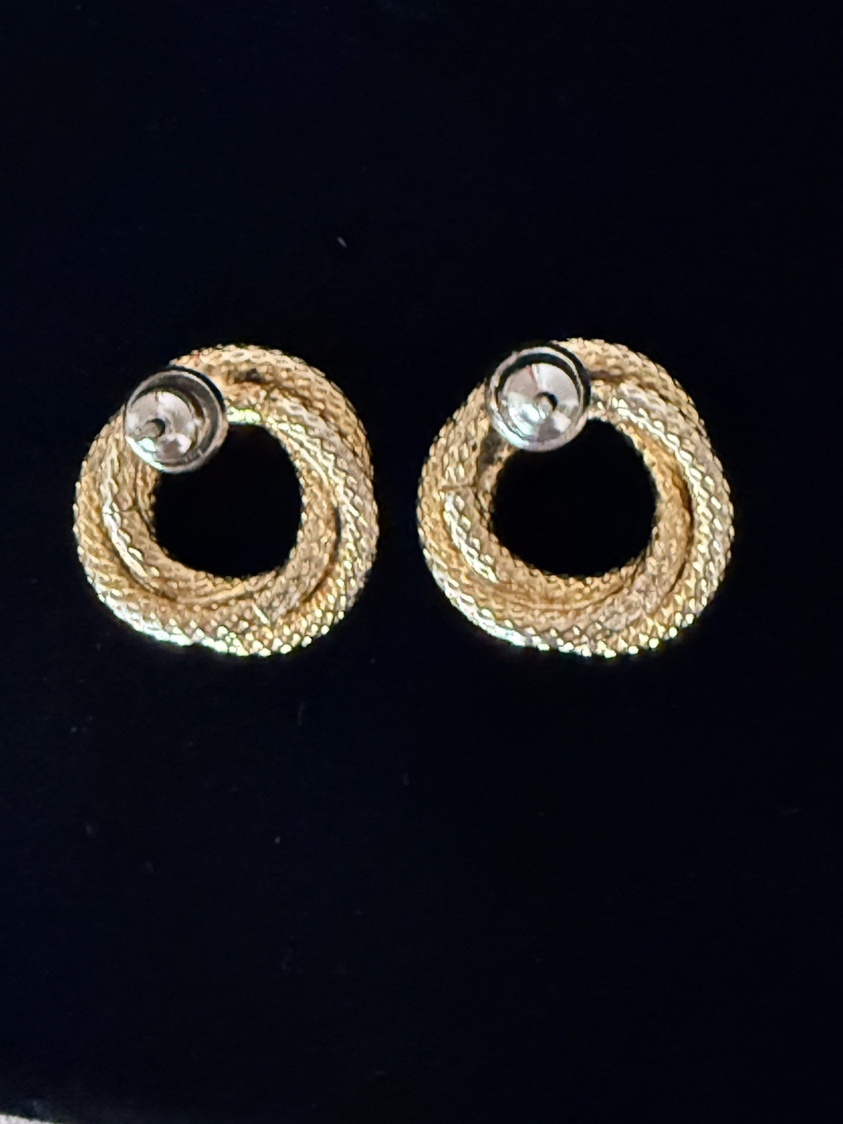 Vintage Love Knot Intertwined Stud Earrings Gold Tone Classic Style 0.25” inch