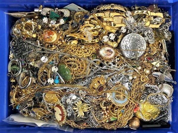 3 Pound Unsorted Huge Lot VTG Jewelry Vintage New Junk + Wear Resell Tangled In