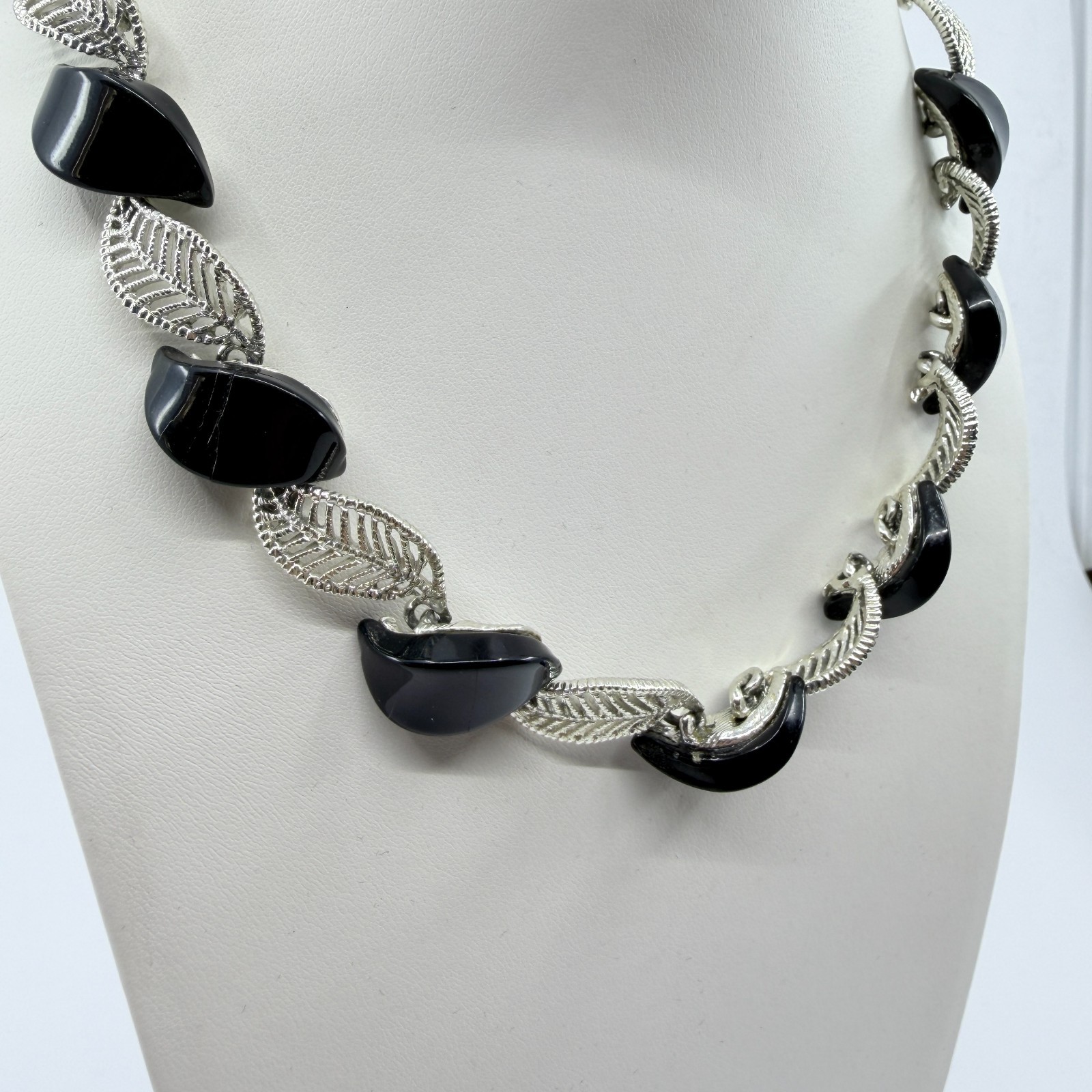 Vintage MCM Mid Century Silver Tone Filigree Leaf Black Cabochon Choker Necklace