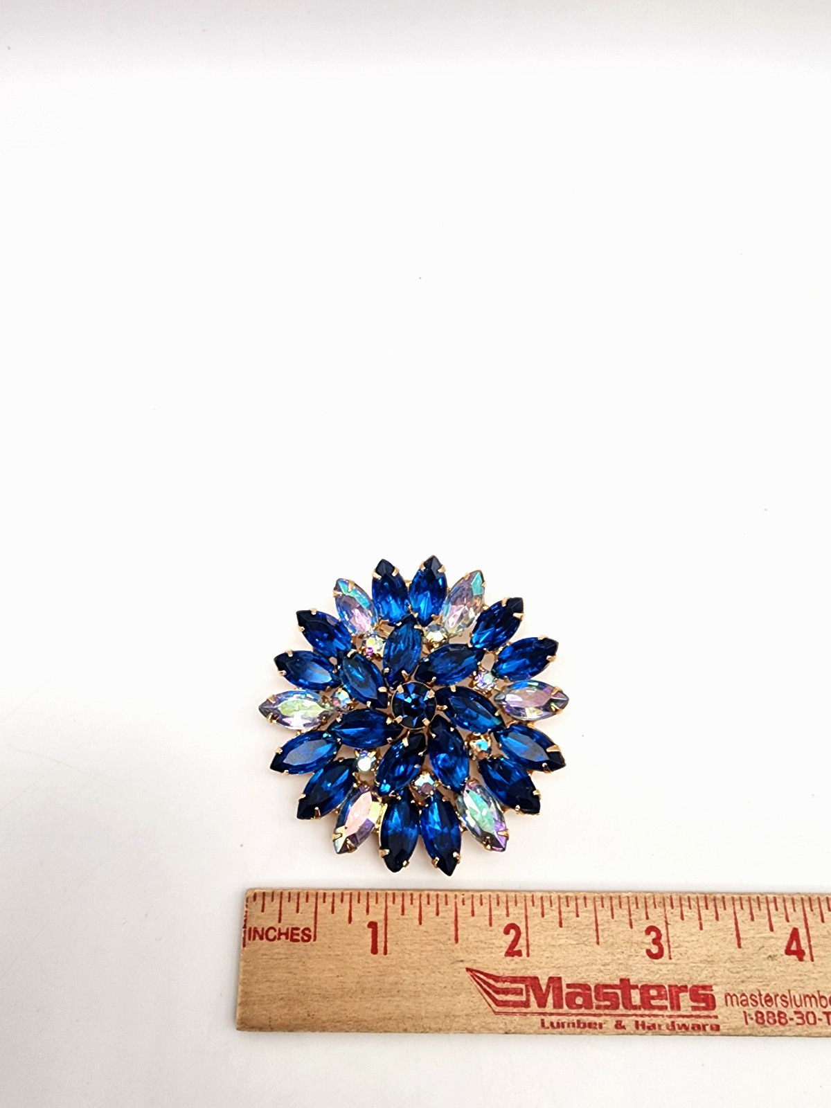 VINTAGE BLUE & AB RHINESTONE FLOWER PIN/BROOCH GOLD TONE JEWELRY NICE QUALITY !!