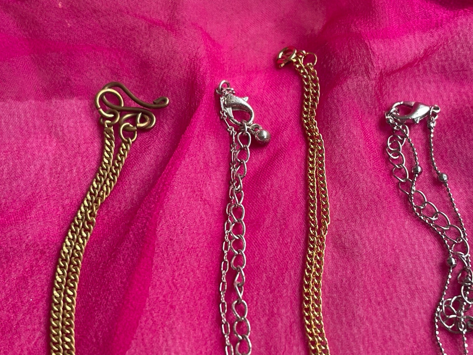 Estate Find All Wearable Pendant Necklaces Jewelry Lot Of 7 Gold /Silver Tone