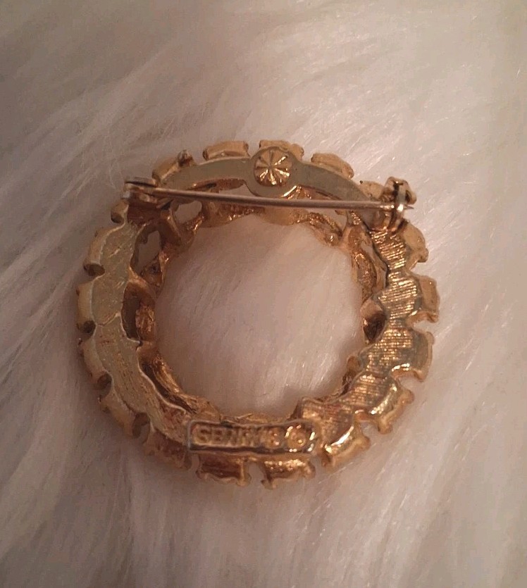 VINTAGE SIGNED GERRY’S Opalene Glass Opal Circle Pin Brooch Opalescent