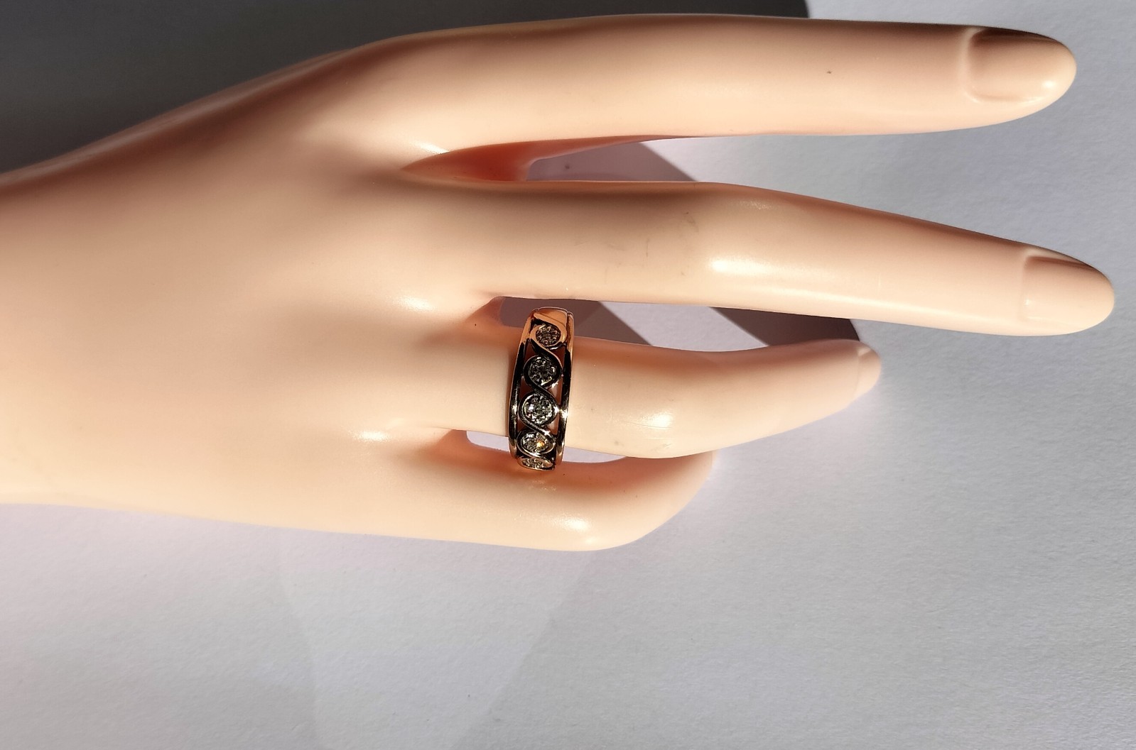 Vintage Handmade Rose Gold Ring with 35x Pavé Set Diamonds, Size O (17.35mm) 4g
