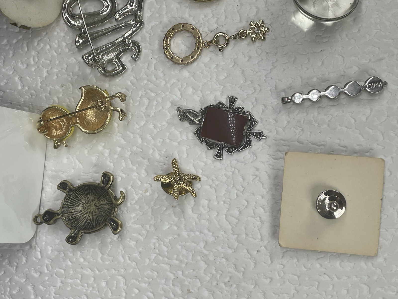 Brooches Pins Key Chain Assorted Shapes Sizes Colors & Materials Jewelry Lot