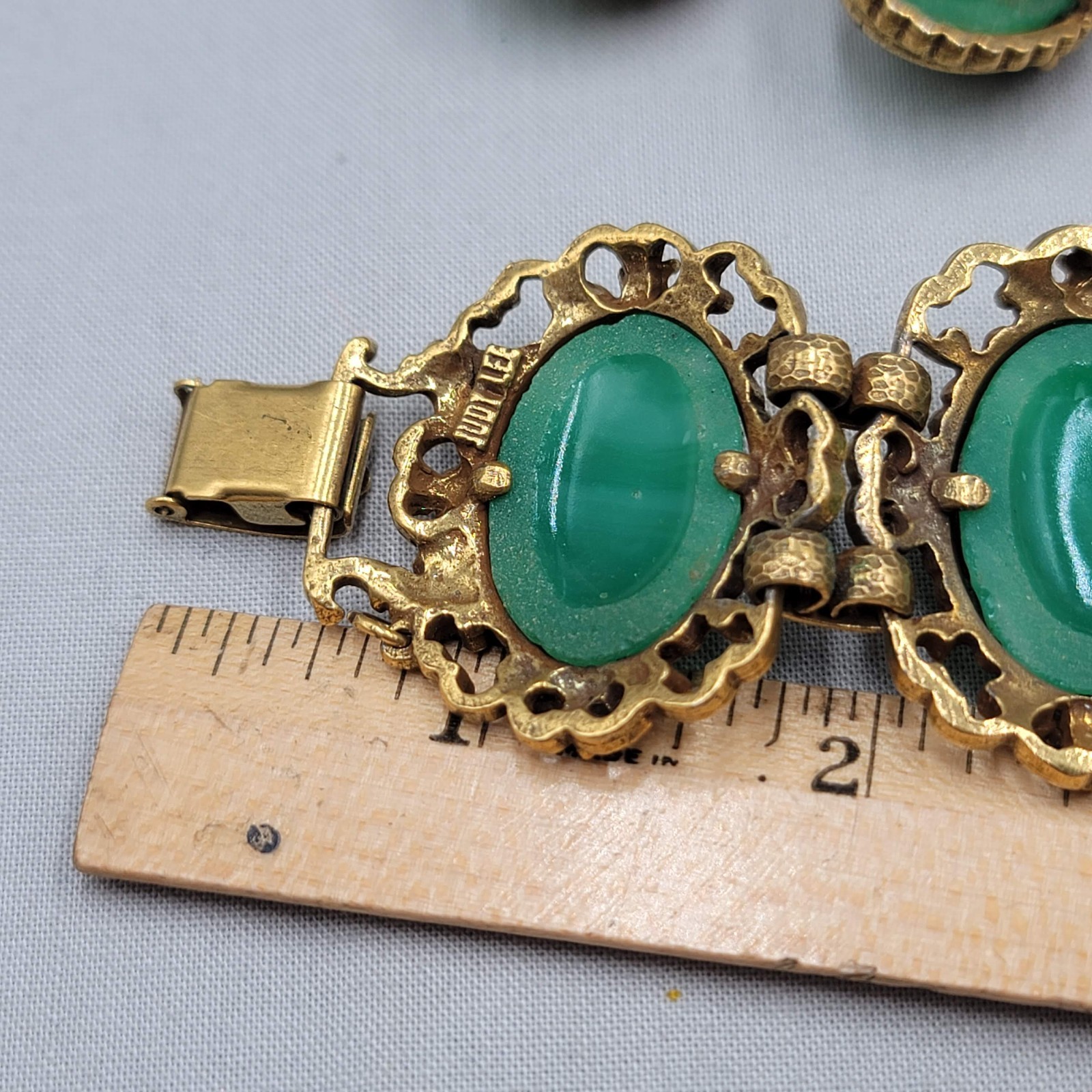 Judy Lee 1968 Spanish Moss Molded Jade Glass Cabochon Bracelet Earrings Set