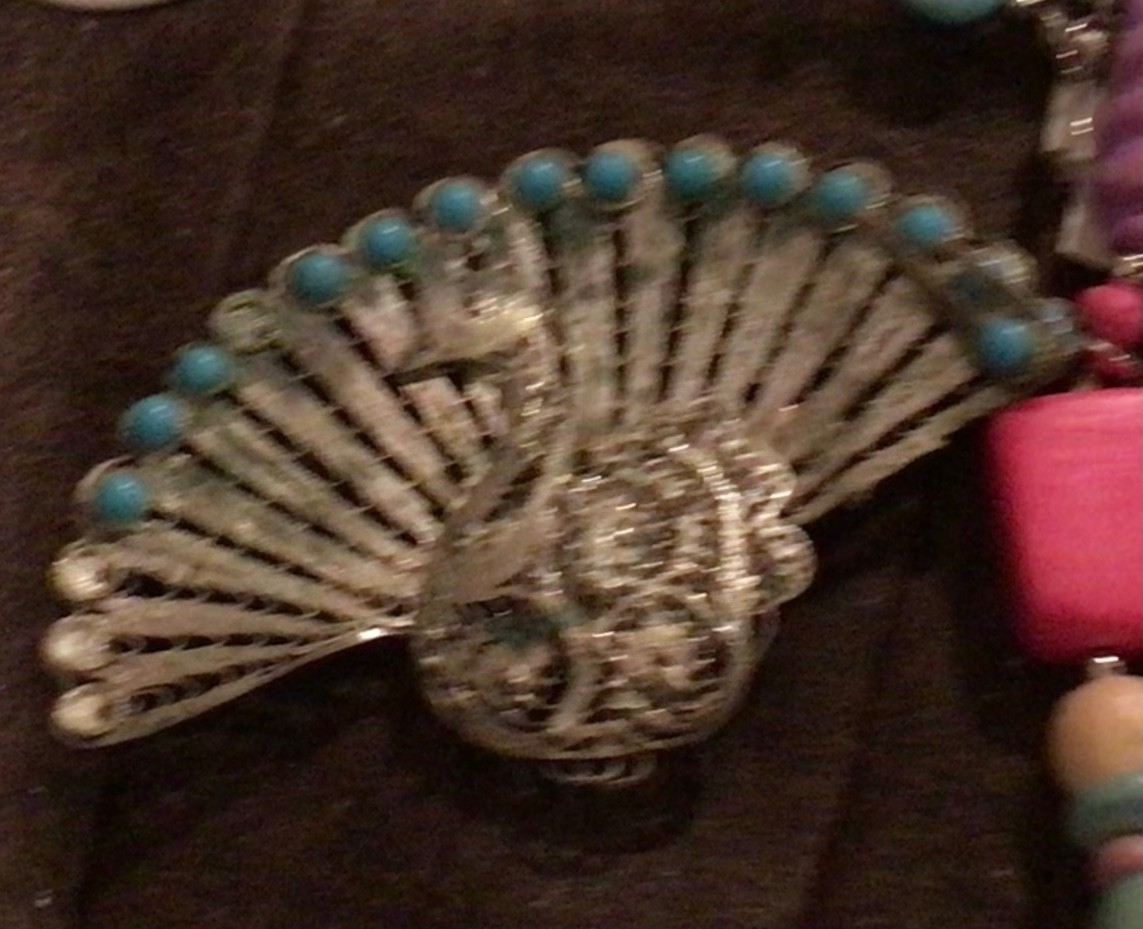 Vintage Style Costume Jewelry Lot – Necklaces, Bracelet, Brooches, earing– Mixed
