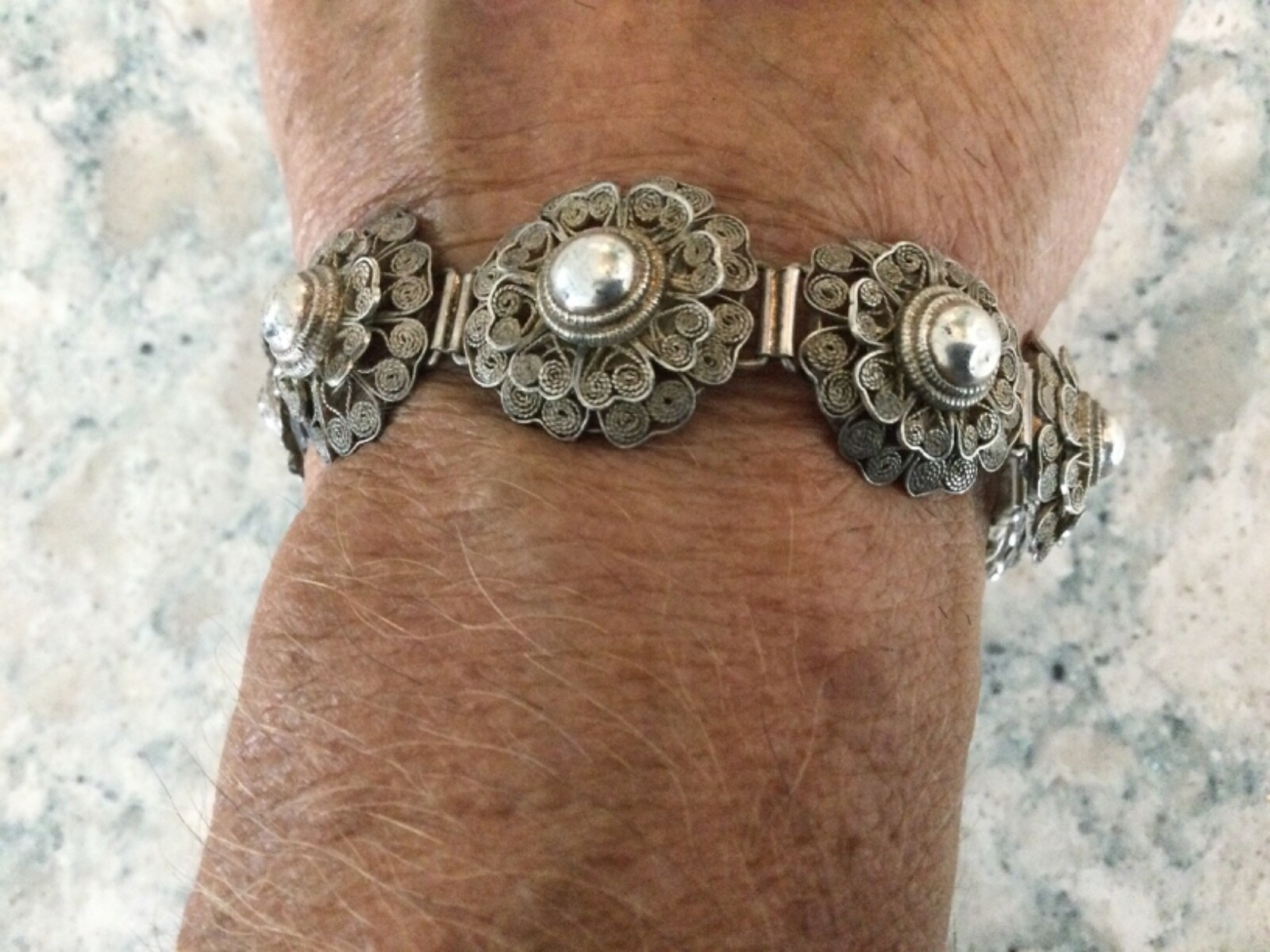 Vintage 1960’s Detail Spun Silver Filigree Flower Bracelet 100% (THKH)