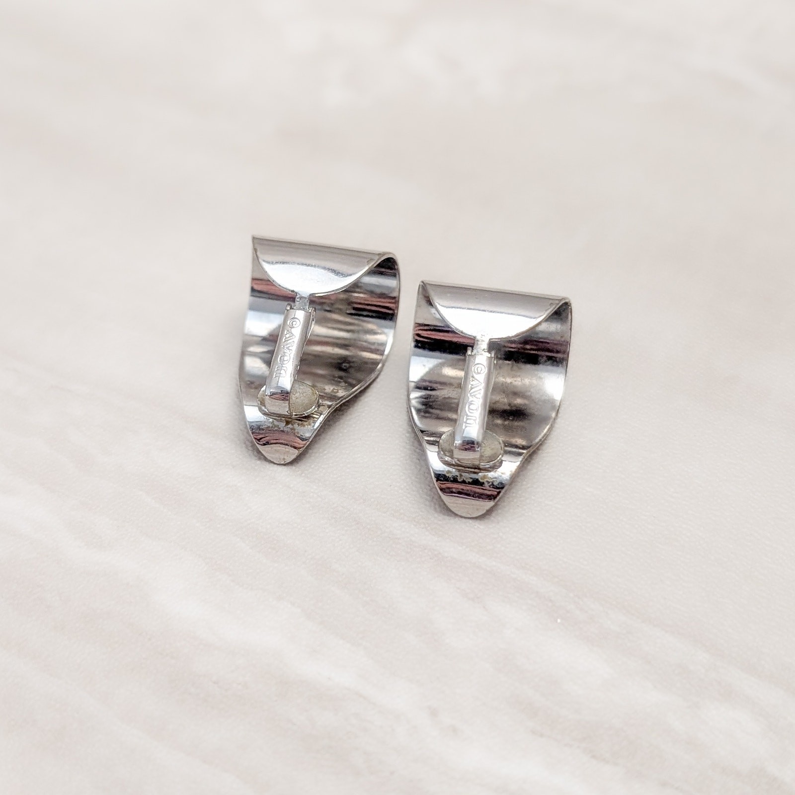 Vintage Avon Clip On Earrings Chunky Mirrored Silver Tone Elongated Hoop 1″