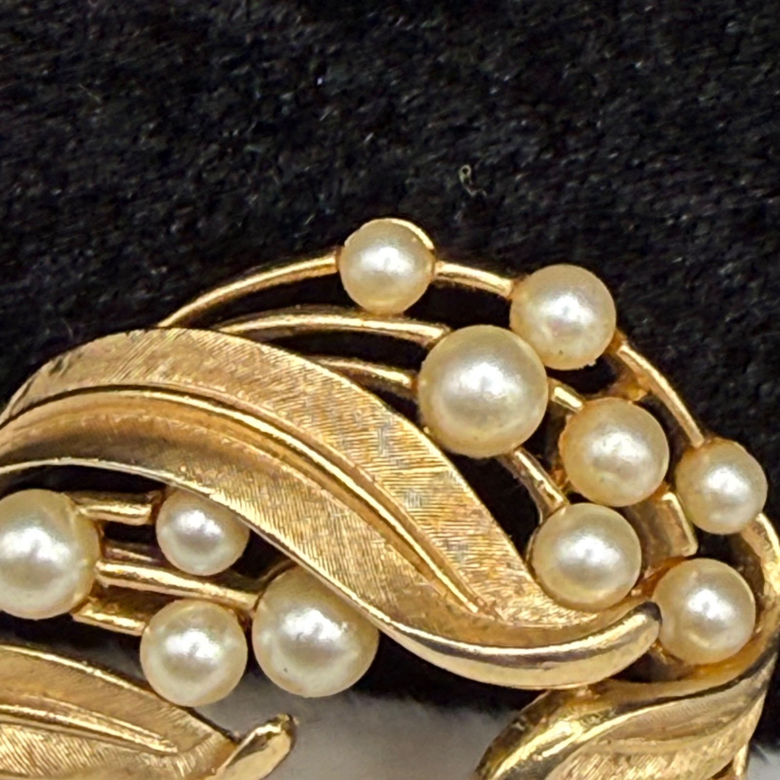 Vintage Trifari Textured Leaf Brooch Gold Tone Imitation Pearl Cluster Signed