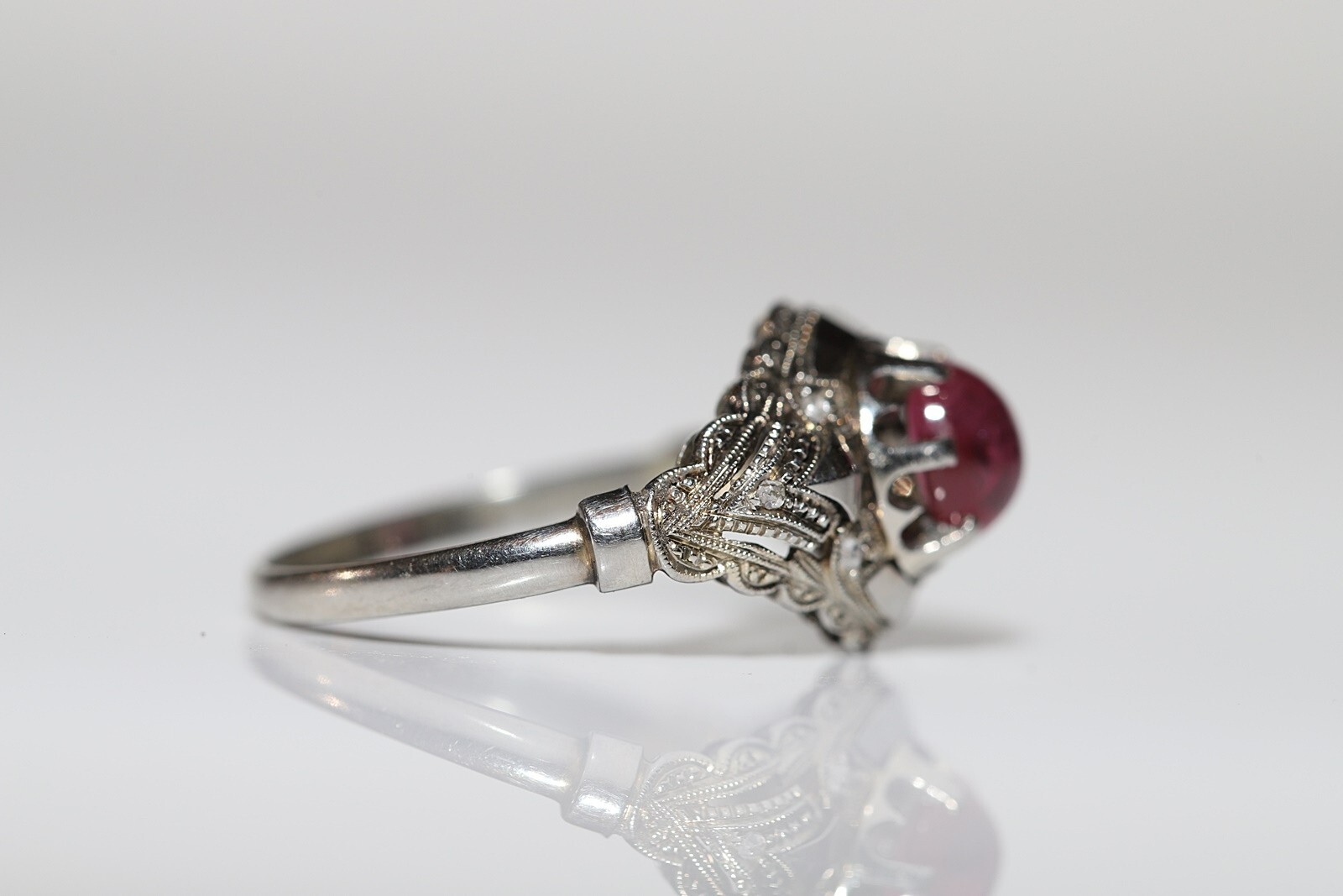 Antique Circa 1920s 18k Gold Natural Cabochon Ruby And Rose Cut Diamond Ring