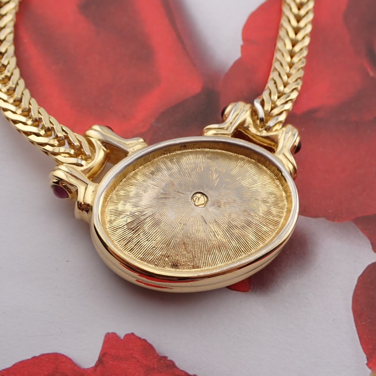VTG Red Crystal Swarovski Swan Stamp Gold Tone Oversized Solitaire 18″ Necklace