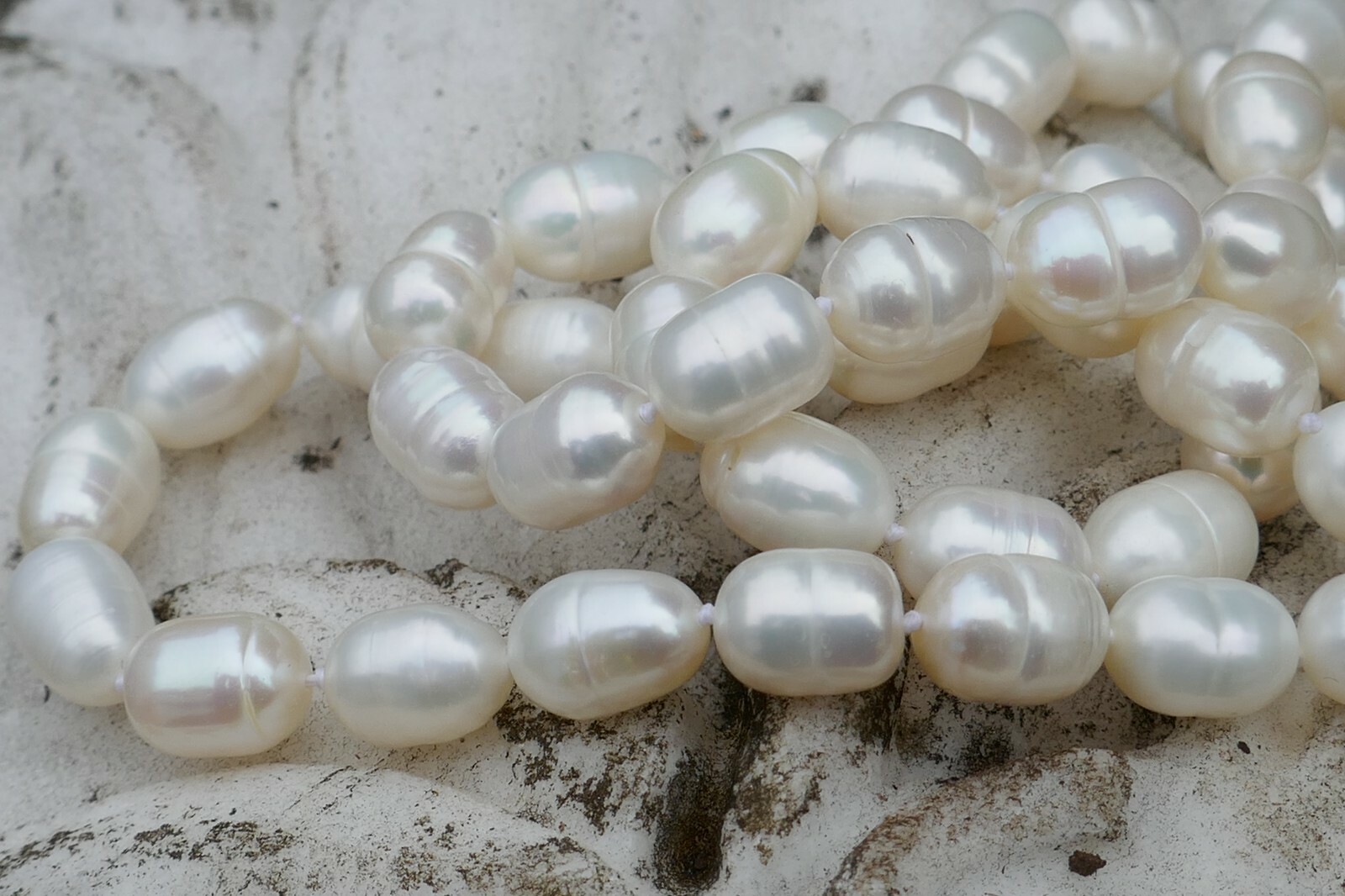 Vintage 6.4 mm x 10.6 mm White Circle Pearl Necklace – 33″ Long
