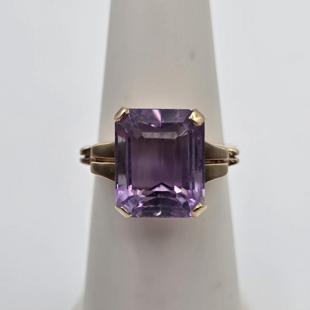 Vintage 14K Yellow Gold Emerald-Cut Amethyst Mid-Century Style Ring Size 5.25