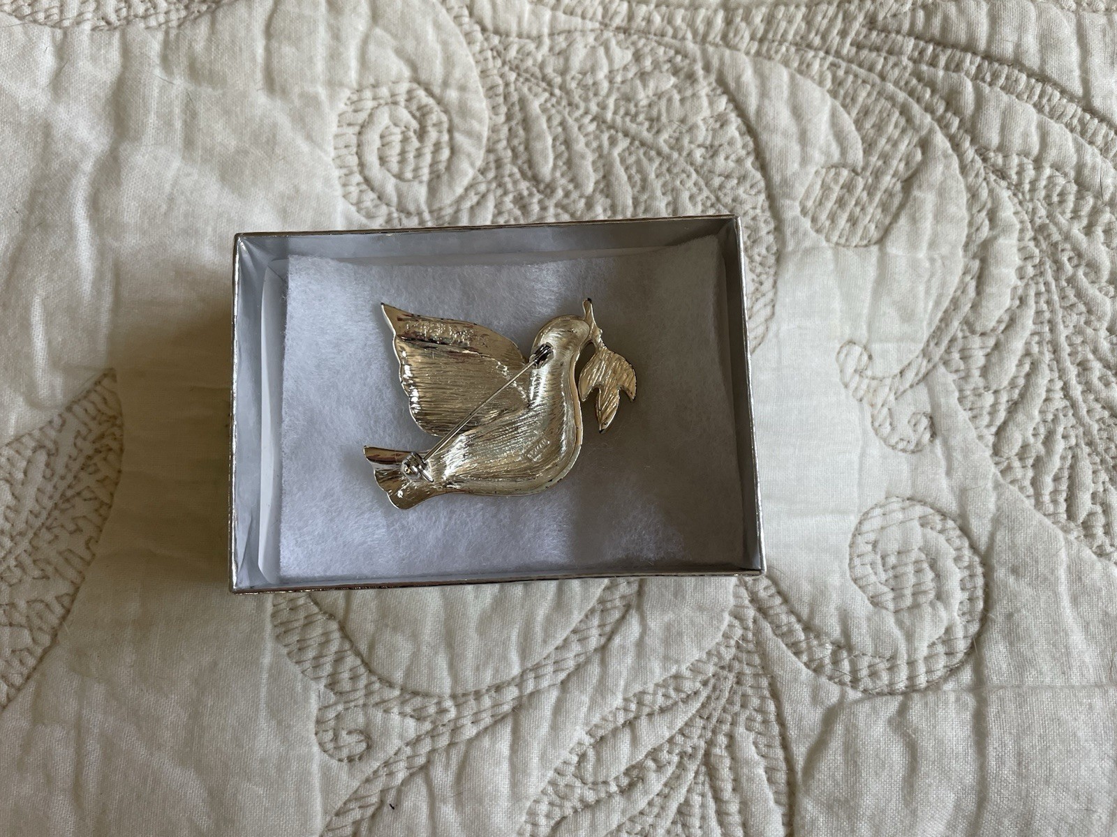 Beautiful Sparkling Peace Dove Pin Broach