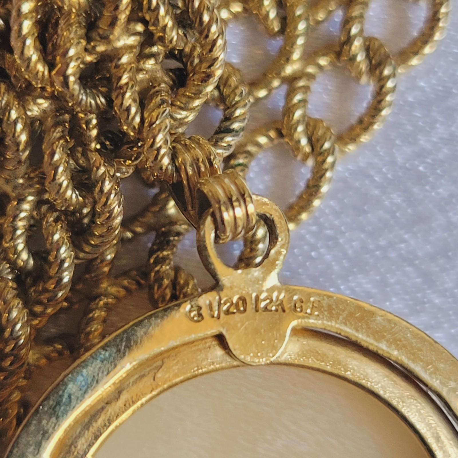Antique 12kt Gold Fill Setting Pendant Carved Cameo one Goldtone Chain Choker