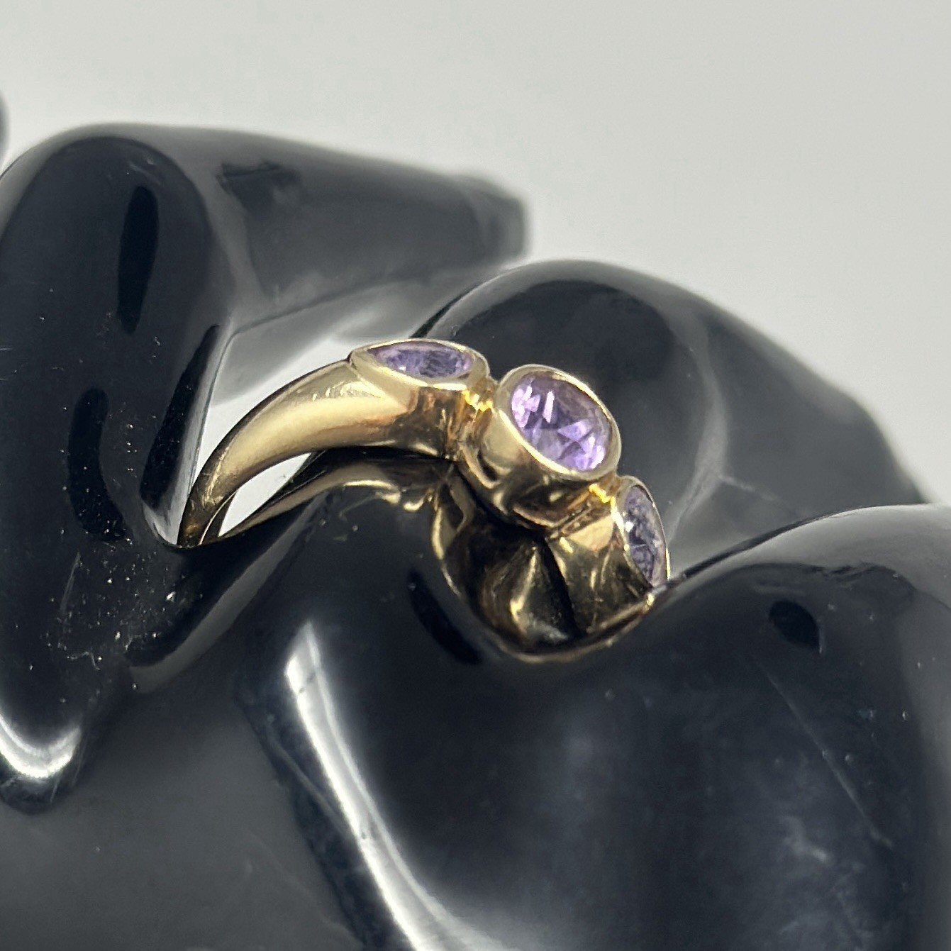 Vintage 14kp Yellow Gold Oval Amethyst Teardrop Side Stones Bezel Ring Size 7