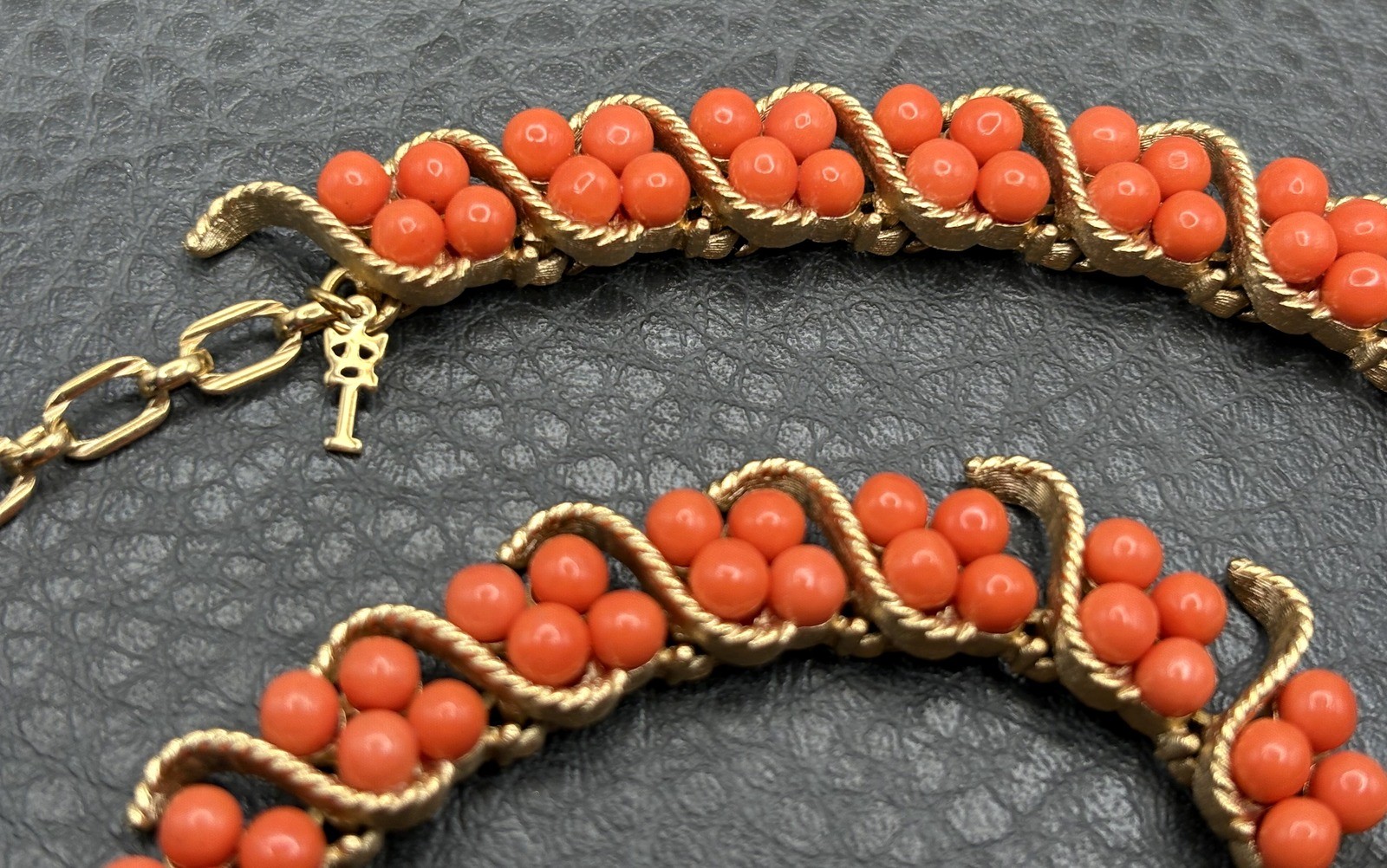 Vintage Trifari Samara C.1964 Gold Tone Faux Coral Bead Choker Necklace EXC!!
