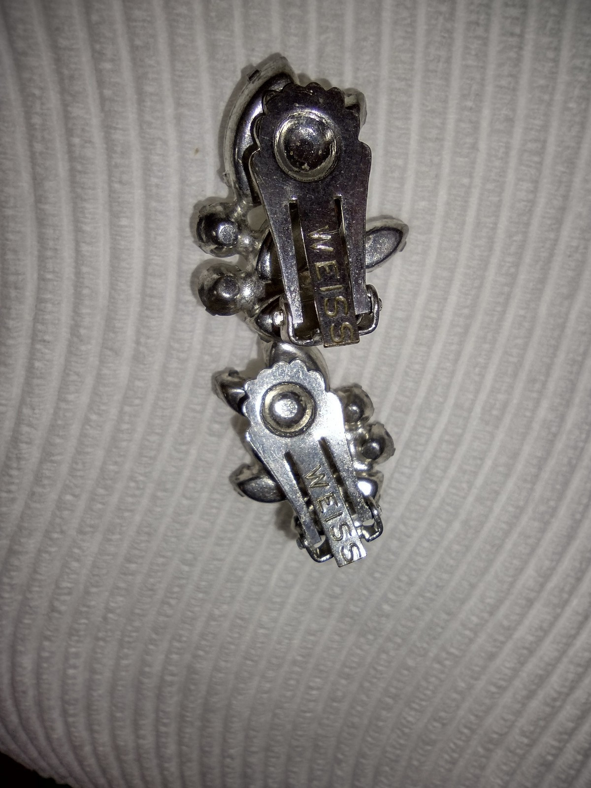 Vintage Weiss Clear Cluster Rhinestone Clip On Earrings Silver tone.