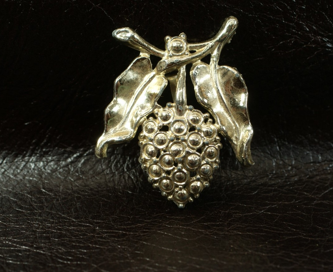 BR61 Vintage Brooch, Pin, Costume Jewelry, Silver Toned, Flower w/ Leaves