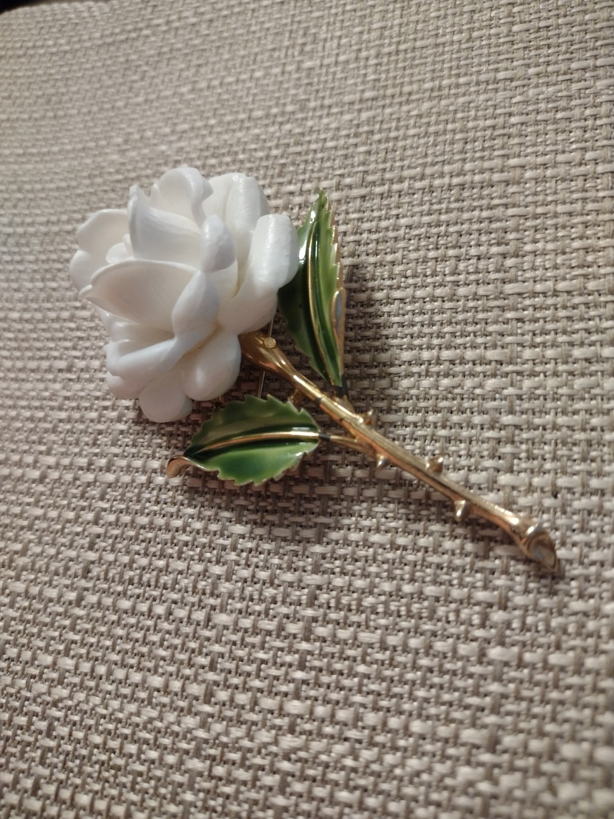 Vntg Gorgeous Crown Trifari White Rose Green Enamel Brooch Thorn Stem
