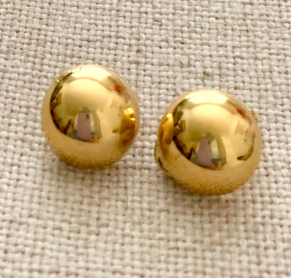 Vtg. 1970’s-1980’s Monet Gold Tone Dome Button Clip On Earrings 3/4″ – *Estate
