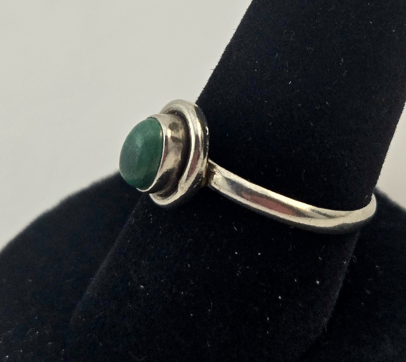 Vintage Sterling Silver Malachite Cabochon Native Ring Size 8.5 – 2.6g