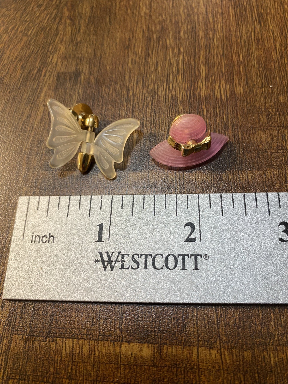 Vintage Lot Of 13 Marked Avon Brooches Pins Gold Tone Various Subjects NICE!