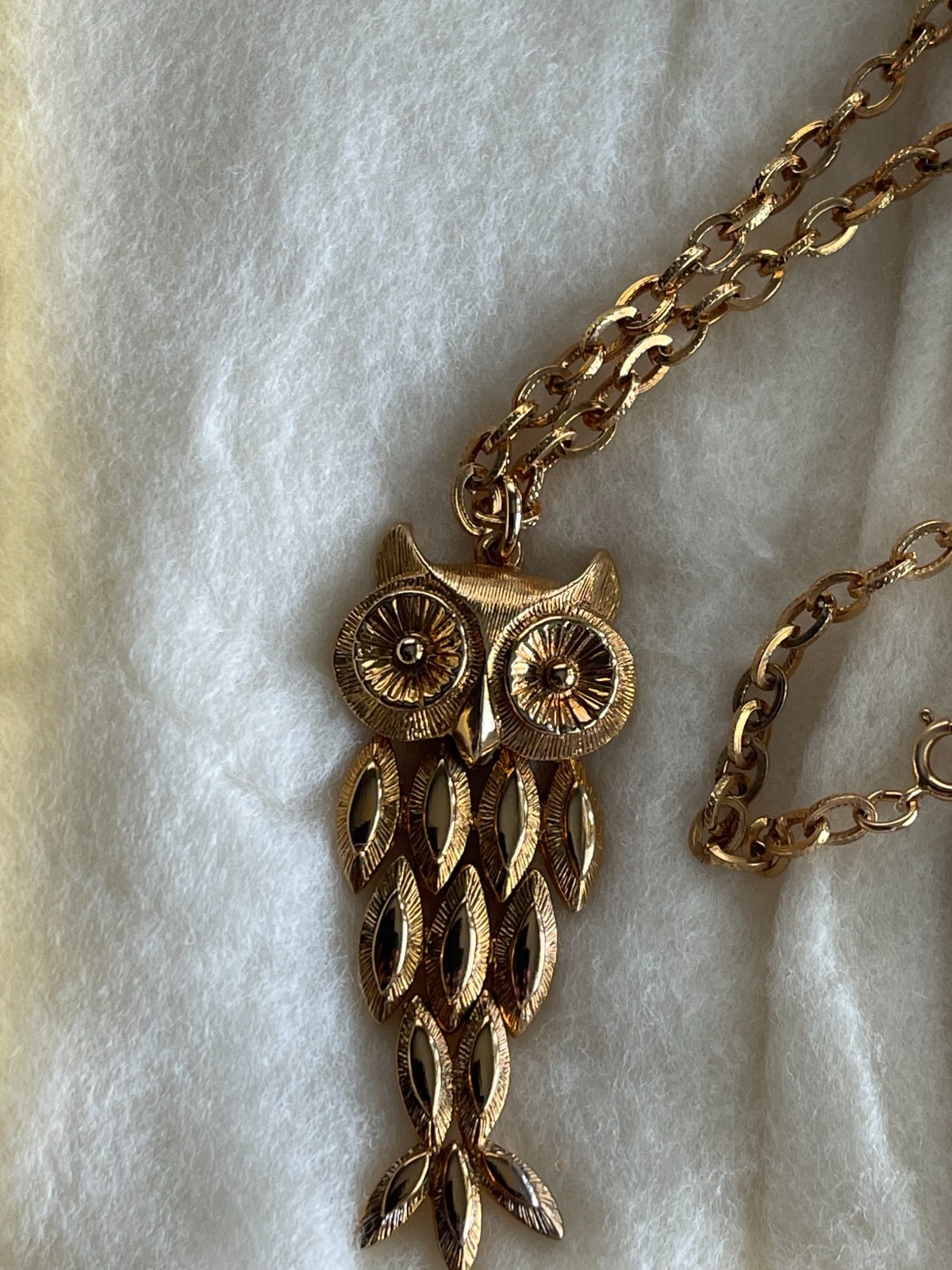 Vintage Avon Designer Signed Women’s Costume Necklace Gold Tone Owl~1974