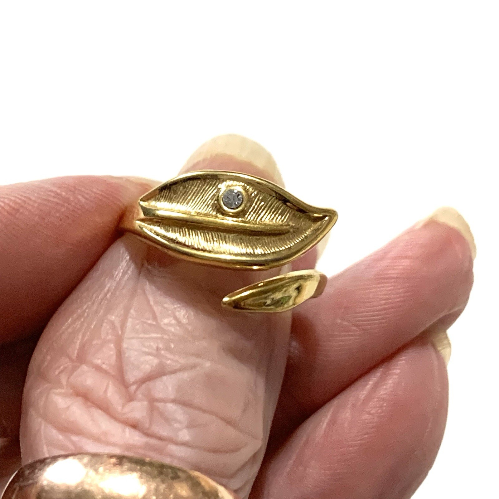 Vintage Avon Signed Gold Tone Leaf Wrap Ring Small Rhinestone Accent Size 5.5