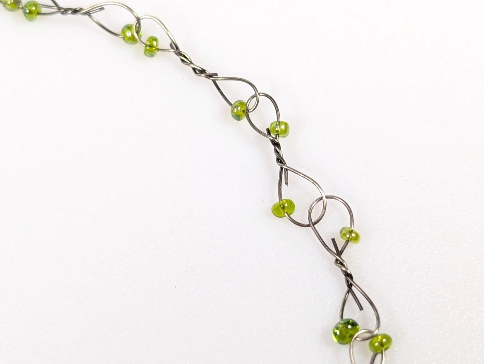Vtg Y2k Green Seed Bead Barbed Twisted Wire Wrap Dainty Choker Necklace 1990s