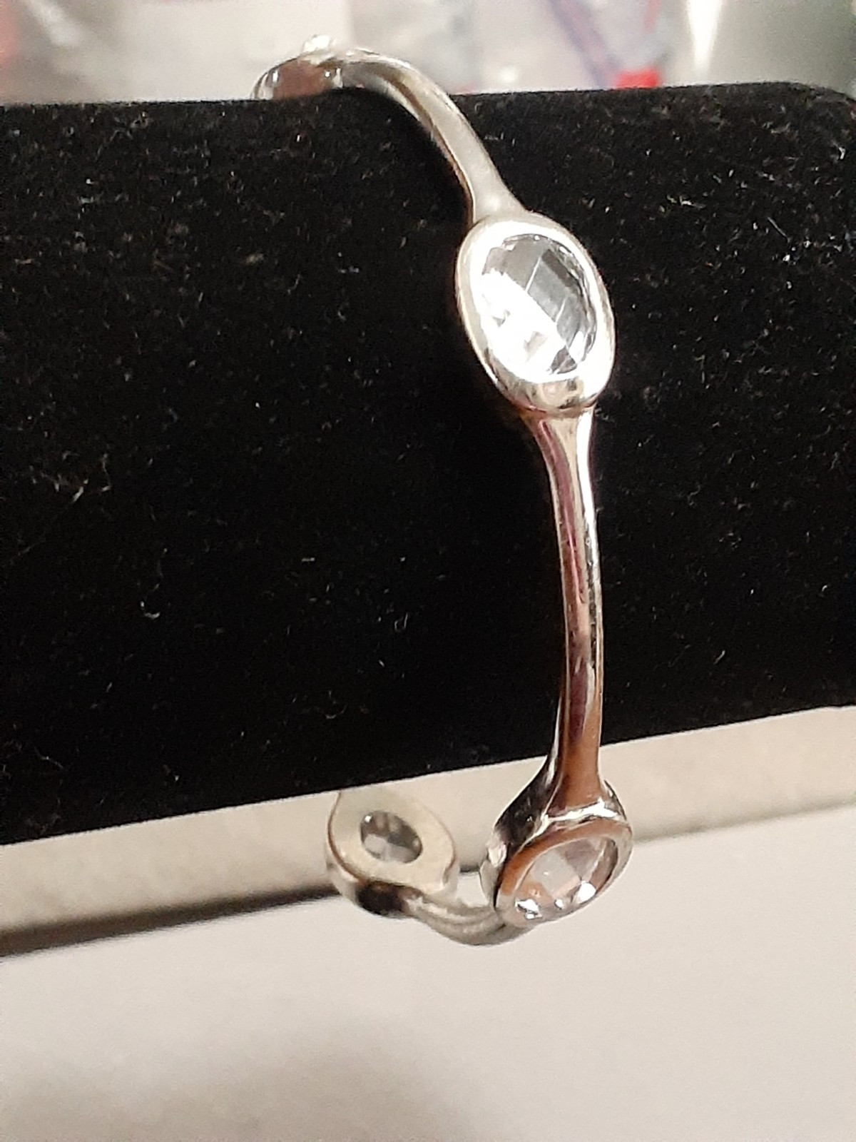 Fauceted crystal accent bangle bracelet Silvertone bezel set stones
