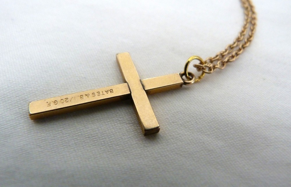 VTG BATES & BACON GOLD FILLED ENGRAVE CROSS PENDANT CHAIN NECKLACE 1st COMMUNION