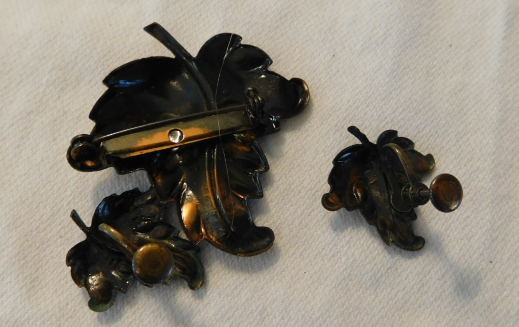 Vintage Copper Metal Leaf Brooch and Matching Screw on Earrings Set