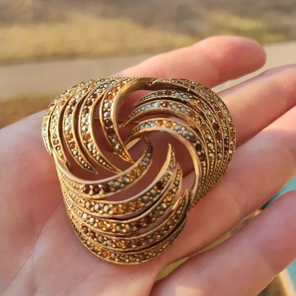 Vintage Signed LES BERNARD 1980s Large Gold-Tone Rhinestone Pin Brooch