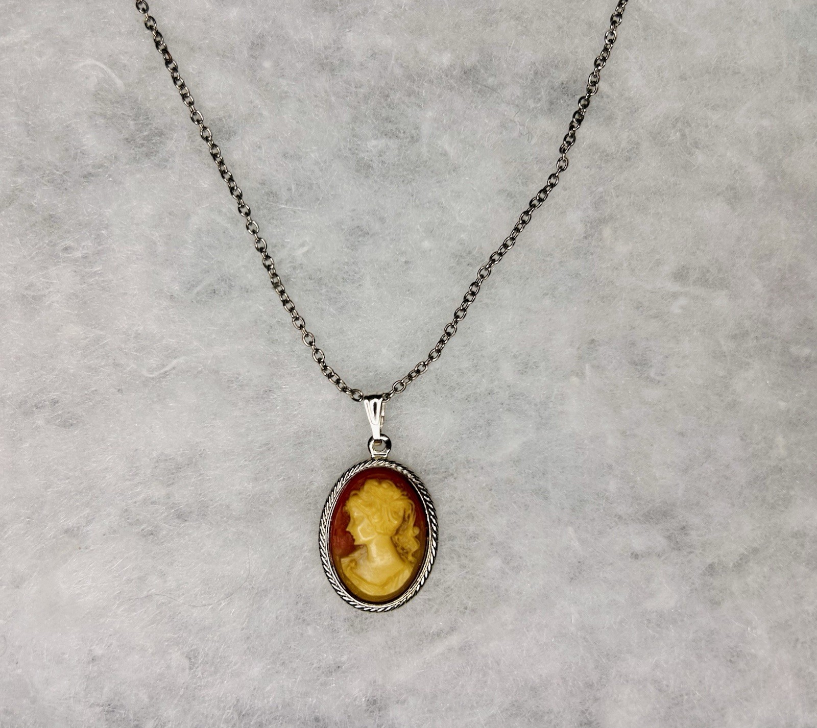 Vintage Cameo Pendant Necklace (c. 1975–1985)