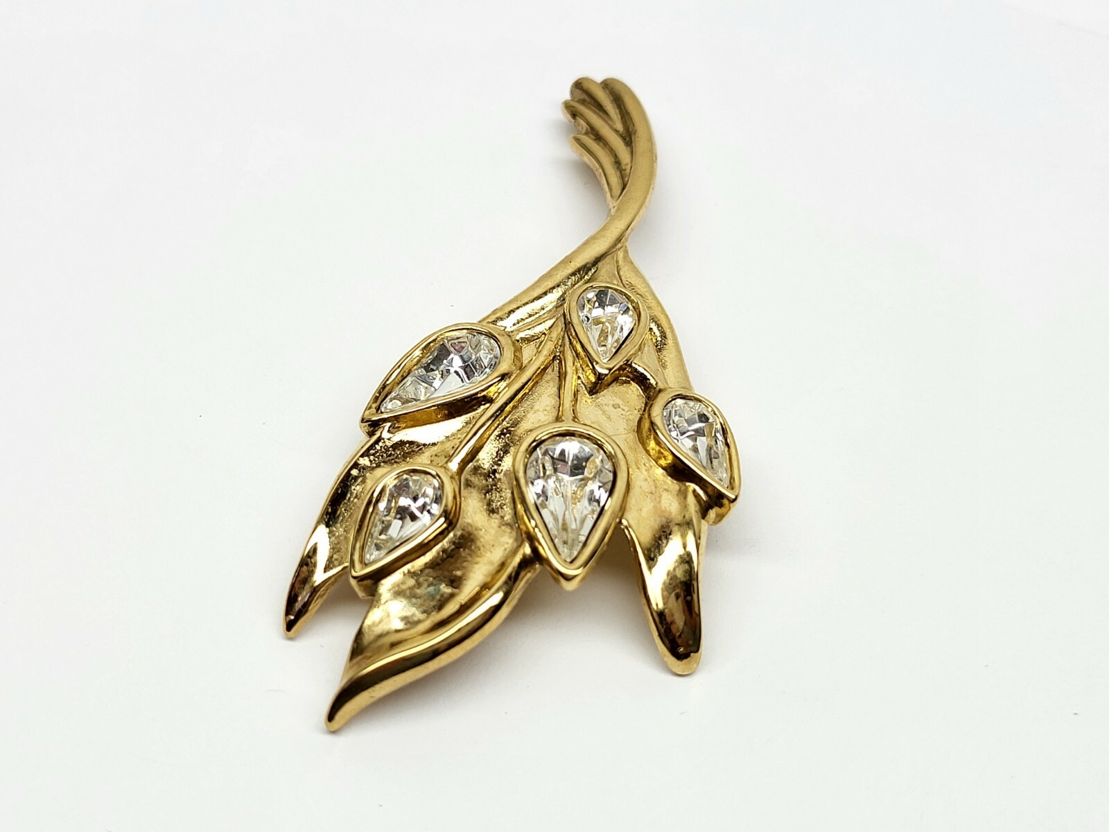 VINTAGE LARGE GOLD TONE CRYSTAL FLOWER BOUQUET BOOCH PIN SIGNED