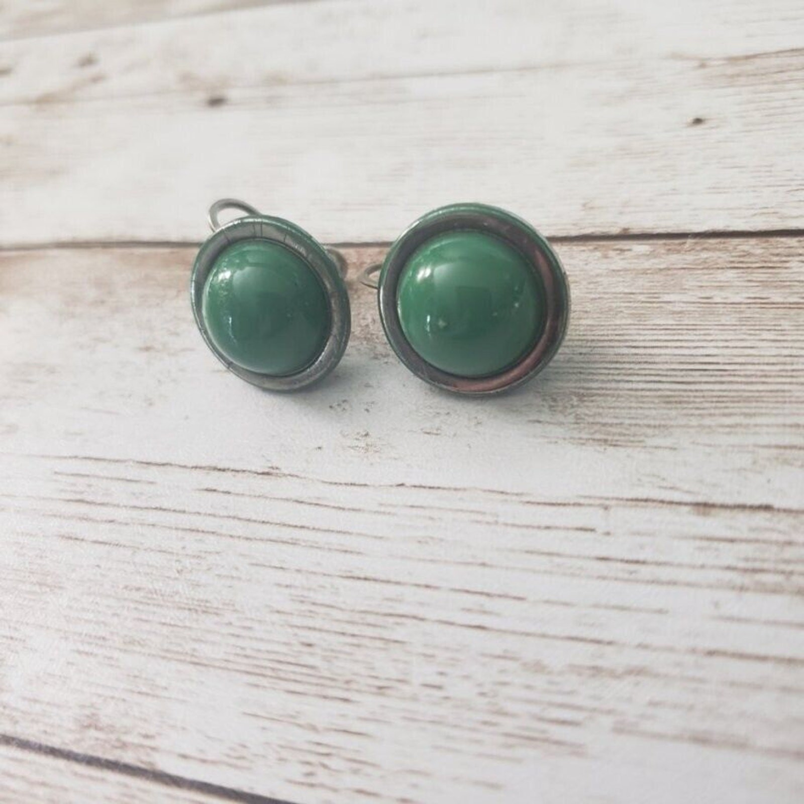 Vintage Screw Back Earrings – Pine Green Circle with Halo