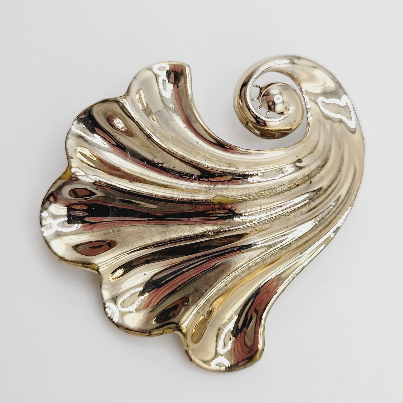 Nouveau Style Nautical Shell Swirl Wave Gold Tone Pin Retro 1940s Style Brooch