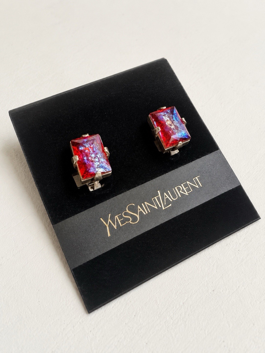 YVES SAINT LAURENT YSL Vintage NWT Unique Glass Gunmetal Screwback Earrings 90’s
