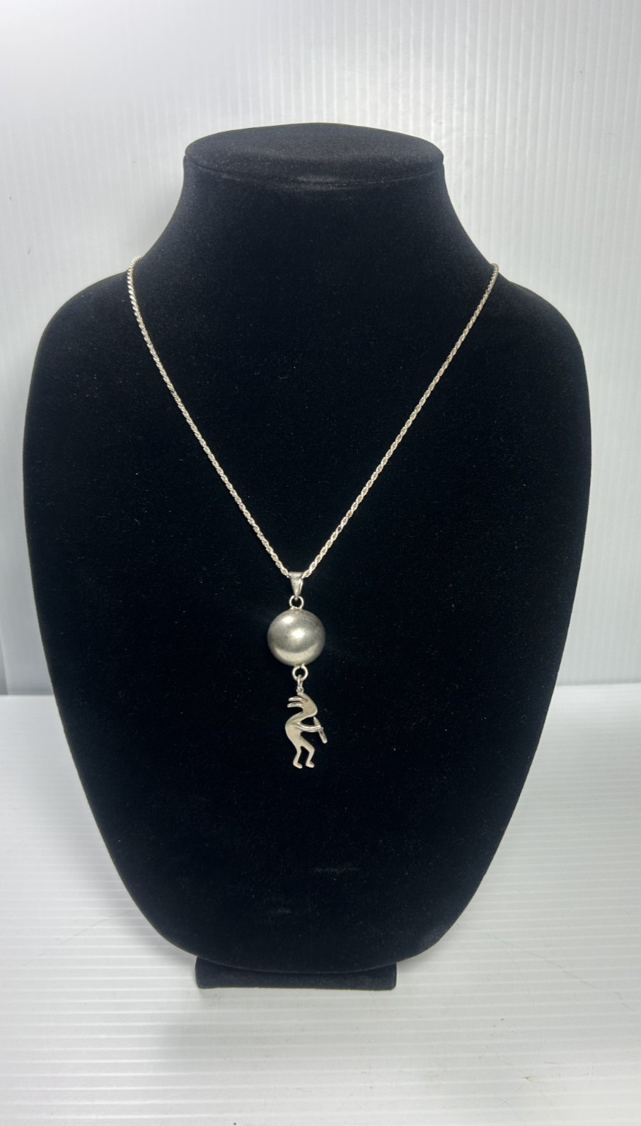 Vtg. Native American Kokopelli Figure Hanging from Ball 30″ Sterling Chain 20.7g
