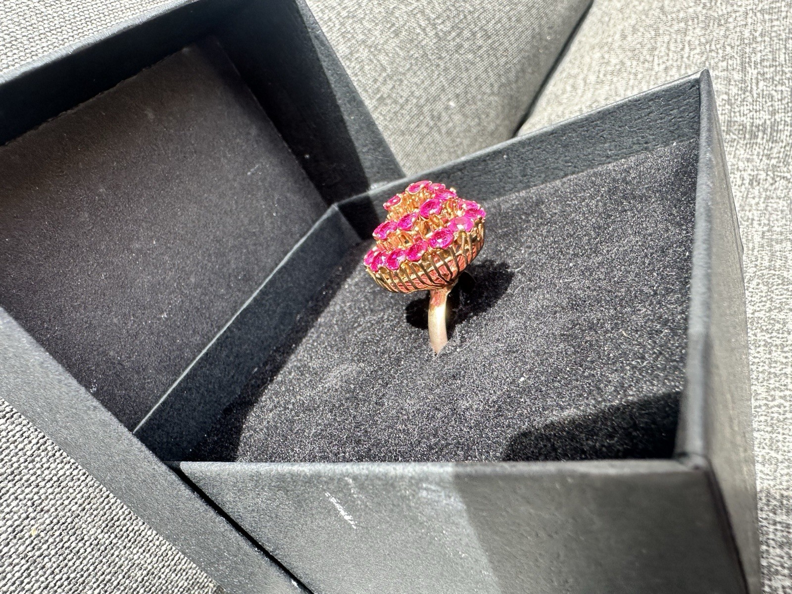 VINTAGE RARE FUSCHIA SAPHIRE COCKTAIL RING