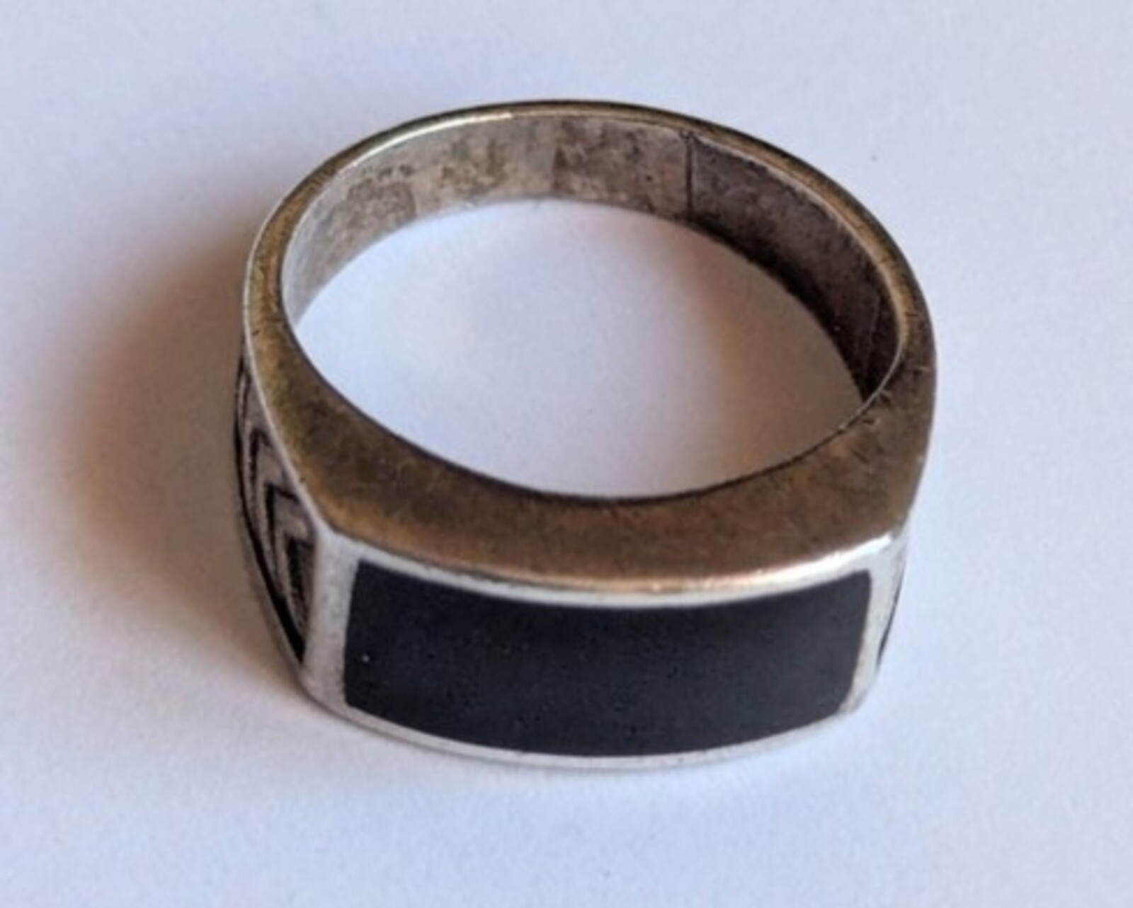 Vintage men’s ring sterling silver 925 Size 8.5 Weight 6 g. Black Onyx.