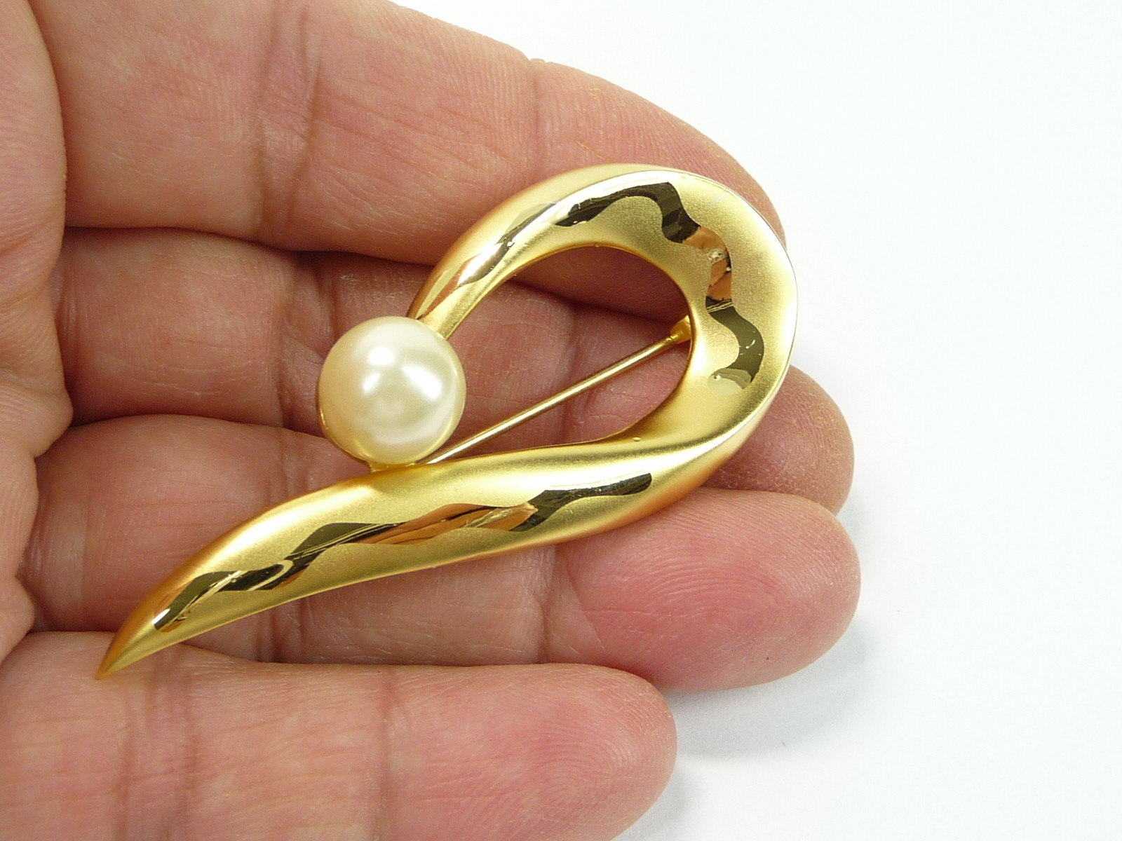 Vintage Estate Brooch Pin Gold Tone Classic Modernist w Faux Pearl USA Seller