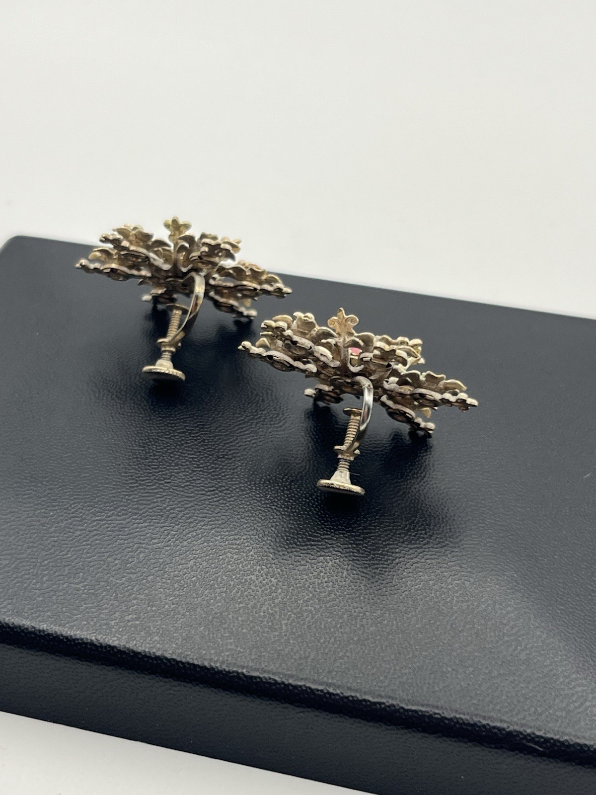 1960’s white enamel colorful rhinestone flower screw back vintage earrings