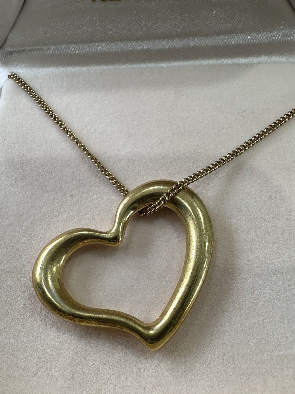 Vintage AVON Gold Tone Rhinestone Open Floating Heart Pendant Necklace w/ Box