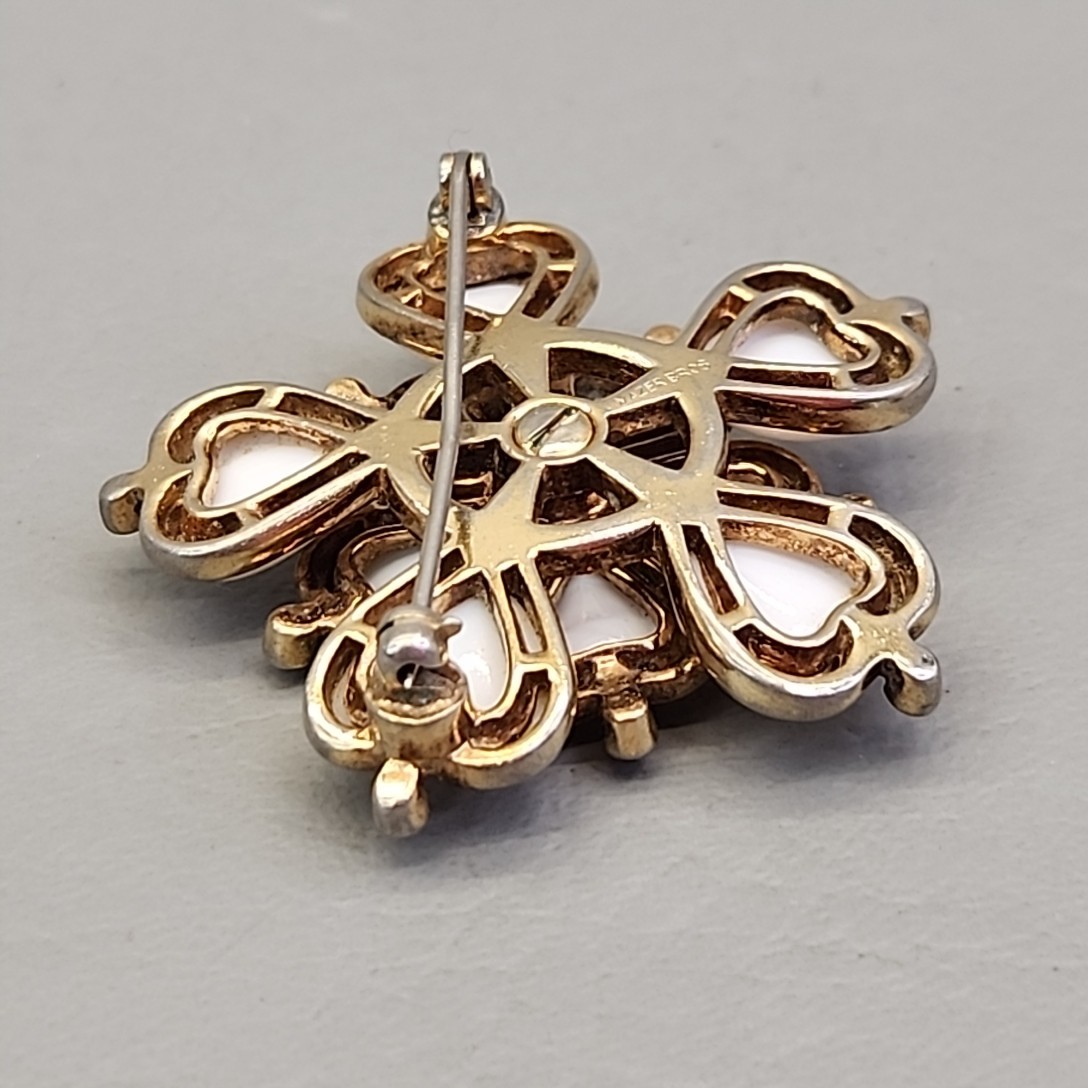 Vintage Mazer Bros Flower Brooch White Glass Molded Gold Tone 1 5/8″